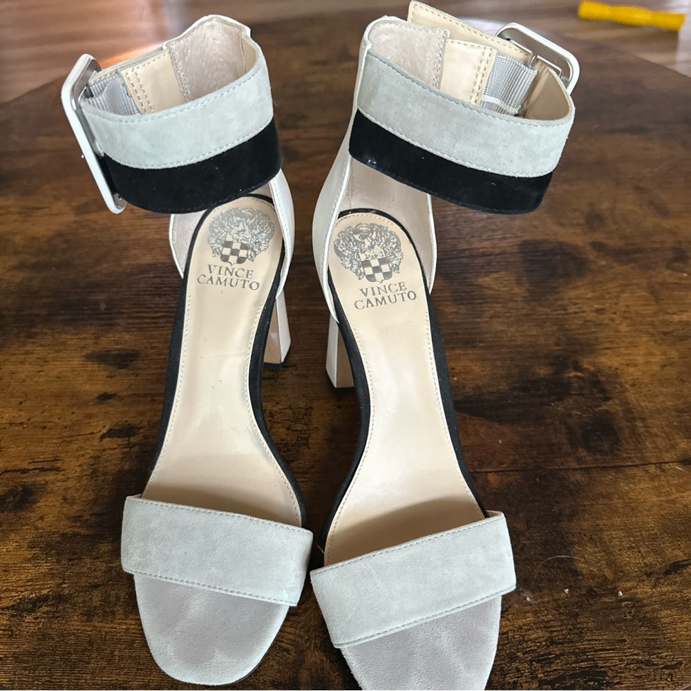 Vince Camuto Womens Atiella Gray
Cream & Black Suede Ankle
Strap Heels Size 7.5